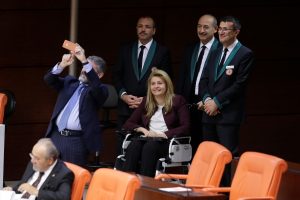Bursa Milletvekili Karaburun kavaslar ile fotoğraf &ccedil;ektirdi