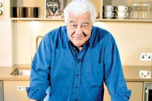 D&uuml;nyaca &uuml;nl&uuml; şef hayatını kaybetti