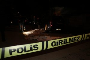 İnternetten aldığı t&uuml;feği denerken canından oldu