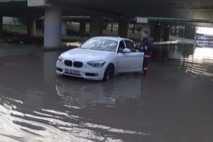 Su borusu patladı, alt ge&ccedil;idi su bastı