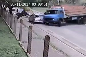 Freni patlayan kamyon dehşet sa&ccedil;tı