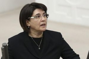 HDP'li Leyla Zana'nın vekilliği d&uuml;ş&uuml;r&uuml;l&uuml;yor!
