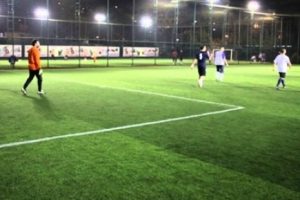 Halı saha ma&ccedil;ında kalp krizi ge&ccedil;iren &ccedil;ocuk hayatını kaybetti