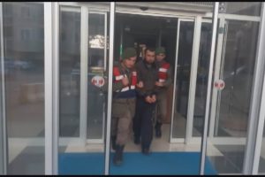 Bursa'da camiden para &ccedil;alan pişkin hırsız su&ccedil;&uuml;st&uuml; yakalandı