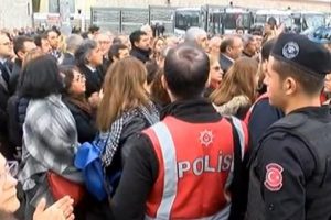 Taksim'de t&ouml;rene alınmadılar!