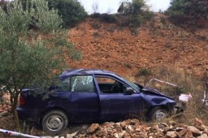 Bursa'da otomobil tarlaya u&ccedil;tu: 1 &ouml;l&uuml;