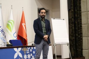 Dr. Bolat Bursa'da: "Başkaları tarafından kabul g&ouml;rmek mutlu eder"