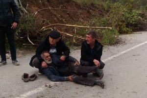 Hafriyat kamyonu belediye iş&ccedil;isini ezdi