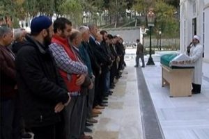 Hanedanın gelini b&ouml;yle toprağa verildi! Katılım az olunca...