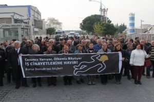 Bursa'da patlamanın olduğu fabrikanın &ouml;n&uuml;nde protesto