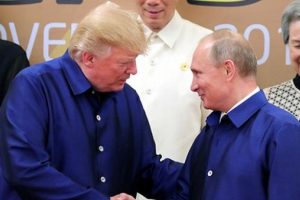 Putin ve Trump, Vietnam'da tokalaştı