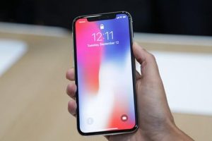 Apple iPhone X ekranlarında sorun olduğunu kabul etti