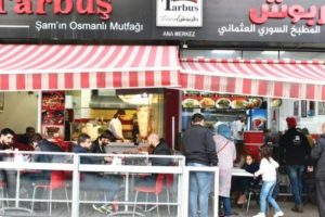 Suriyelinin tabelada Arap&ccedil;a davası!