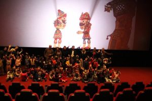 Bursa'da gölgeden sinema perdesine