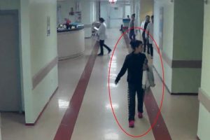 Hırsızın fotoğrafları hastane koridorlarına asıldı