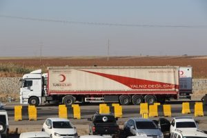 Yardım tırları Irak'a ge&ccedil;iyor