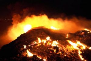 Denizli'de korkutan yangın: Kilometrelerce uzaktan görüldü