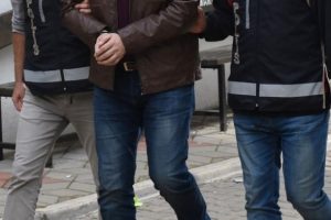 Bursa'da zeytin fareleri polisten kaçamadı