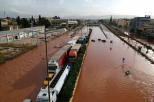 Yunanistan'ı sel vurdu: 10 ölü