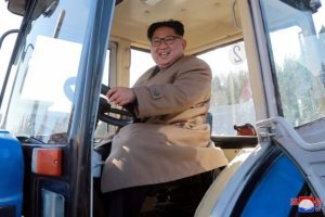 Kim Jong un füzeden sonra traktör testinde!