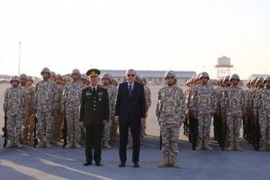 Erdoğan, Katar'daki T&uuml;rk &uuml;ss&uuml;n&uuml; ziyaret etti
