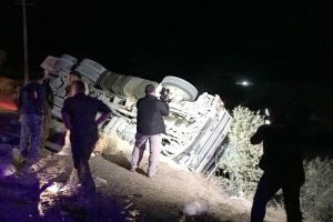Irak'ta AFAD tırı devrildi: 2 yaralı
