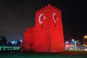 T&uuml;rk bayrağı bu g&ouml;r&uuml;nt&uuml;s&uuml;yle b&uuml;y&uuml;ledi