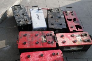 Bir gecede 12 ak&uuml; &ccedil;aldılar, polisten ka&ccedil;amadılar
