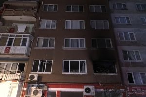 Bursa'da para vermeyen babasına kızdı, kolonya d&ouml;k&uuml;p evi yaktı
