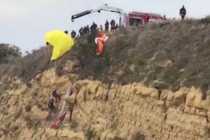İki paraş&uuml;t&ccedil;&uuml; &ouml;l&uuml;mden d&ouml;nd&uuml;!
