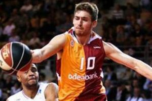 Galatasaray'da yeni transferle yollar ayrıldı