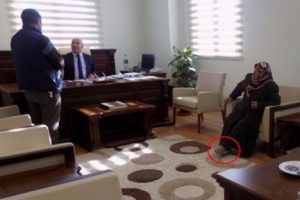 H&uuml;sne nineye k&ouml;m&uuml;r yardımı yapıldı