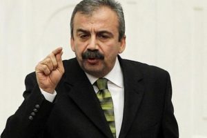 Mahmekeden Sırrı S&uuml;reyya &Ouml;nder kararı
