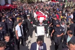 Mersinli şehidi binler uğurladı