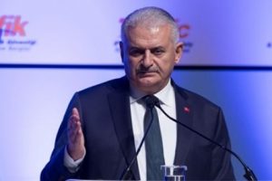 Başbakan Yıldırım: Bug&uuml;nlerde başka film &ccedil;eviriyorlar
