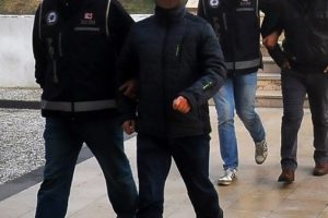 İzmir'de ter&ouml;r operasyonu: 11 g&ouml;zaltı