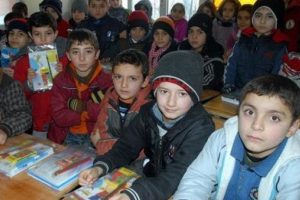 İlkokul &ccedil;ağındaki Suriyelilerin tamamı eğitime kazandırıldı