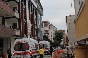 Oda sanarak adım attı, asans&ouml;r boşluğuna d&uuml;şt&uuml;