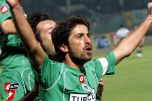 Eski gol kralı g&ouml;zaltında FET&Ouml;'den!
