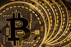 Bitcoin, ilk kez 8 bin doları ge&ccedil;ti