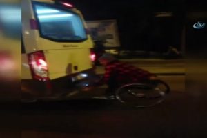 Tekerlekli sandalyeyle minib&uuml;se asıldı
