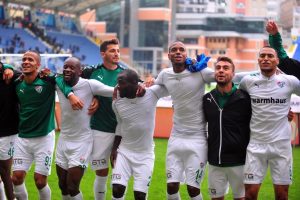 Bursaspor, G&ouml;ztepe karşısında seriyi s&uuml;rd&uuml;rmek istiyor