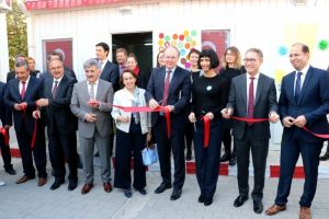 B&uuml;y&uuml;kel&ccedil;i Berger ve Tuba B&uuml;y&uuml;k&uuml;st&uuml;n m&uuml;lteci okulunda