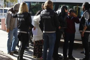 2 ilde uyuşturucu operasyonu: 11 g&ouml;zaltı