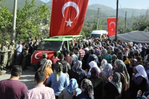 Hataylı şehit son yolculuğuna uğurlandı