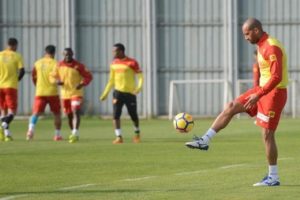 Bursaspor ile G&ouml;ztepe arasında dostluk r&uuml;zgarı esti