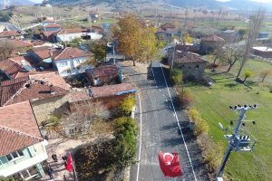 Bursa'da mahalleye d&ouml;n&uuml;şen k&ouml;ylere hizmet yağıyor