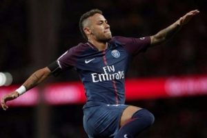 Neymar l&uuml;ks villasından ayrılıyor!