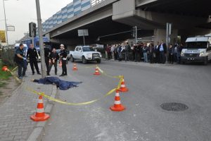 Beton mikseri yayaya &ccedil;arptı: 1 &ouml;l&uuml;