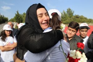 Şehit binbaşının doğum g&uuml;n&uuml;nde duygulandıran sahne
